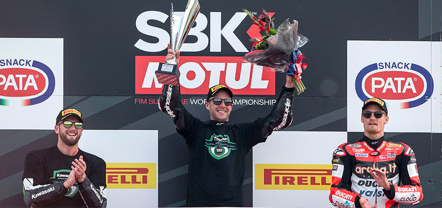 Il podio di gara 2 del Gran Premio di Inghilterra della WSBK