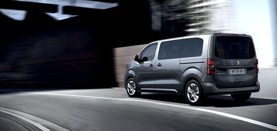 Il Peugeot Traveller è un veicolo che strizza l’occhio anche al segmento degli shuttle, per il trasporto delle Personalità