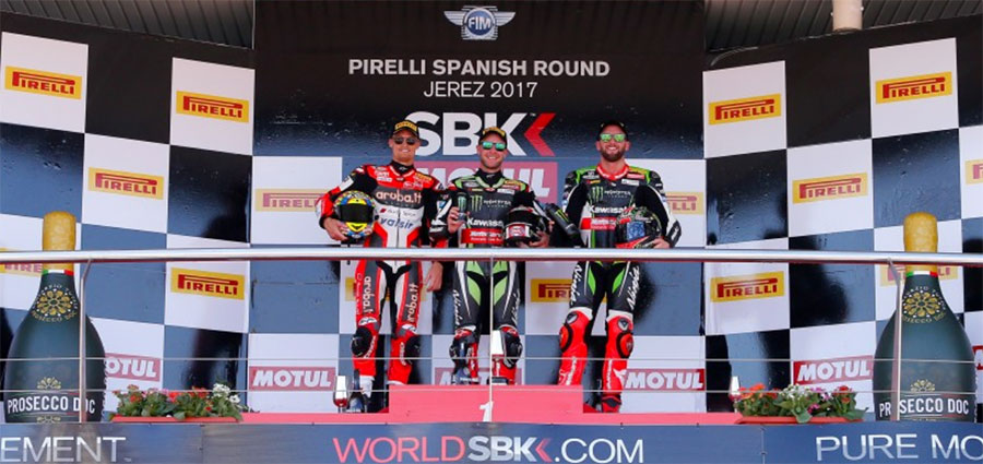 Il podio di gara 1 con Chaz Davies, Jonathan Rea e Tom Sykes