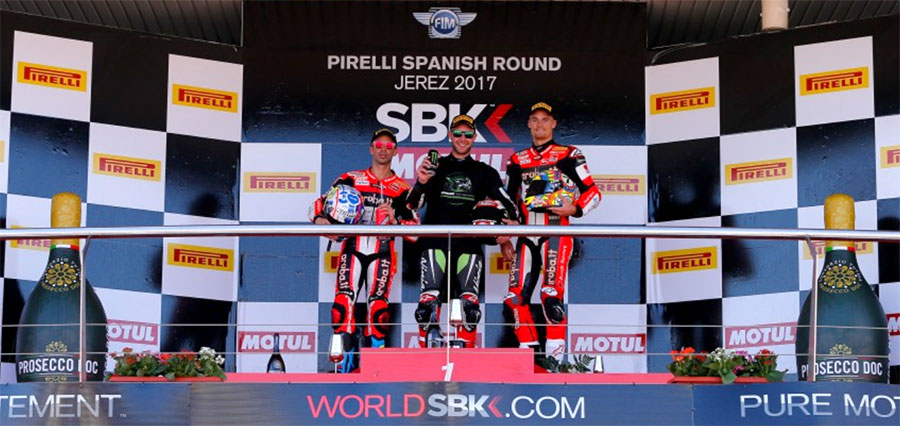 Podio di gara 2 con il solito Rea attorniato dai due alfieri Ducati Melandri e Davies