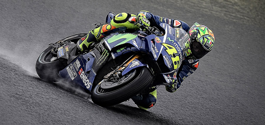 Gara da dimenticare per Valentino Rossi, finito sulla ghiaia fortunatamente senza conseguenze per il suo fisico