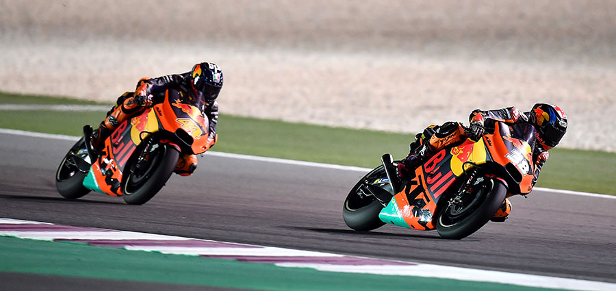 KTM in affanno con Bradley Smith diciottesimo e Pol Espargaro costretto al ritiro per guai tecnici
