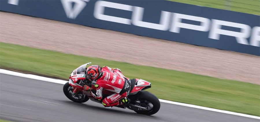 Buon fine settimana per Lorenzo Savadori e l'Aprilia RSV4 RF