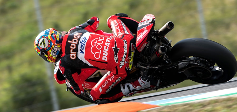 Si riprende da un sabato disastroso Chaz Davies piazzandosi sul terzo gradino del podio