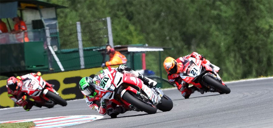 Ottimo quarto posto per l'Aprilia RSV4 RF di Eugene Laverty 