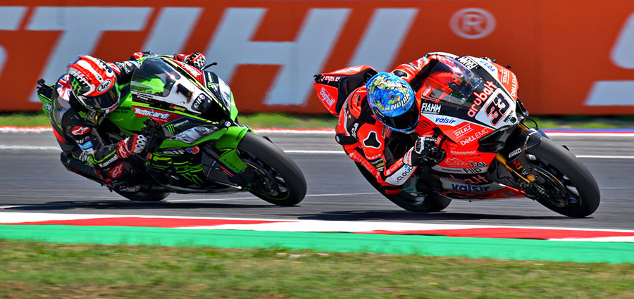 Terzo posto in gara 2 per Marco Melandri davanti a Davies e Sykes (Foto Piero Biagini)