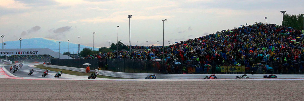 Il passaggio dopo la partenza della Moto GP a Misano (Foto Claudia Cavalleri)