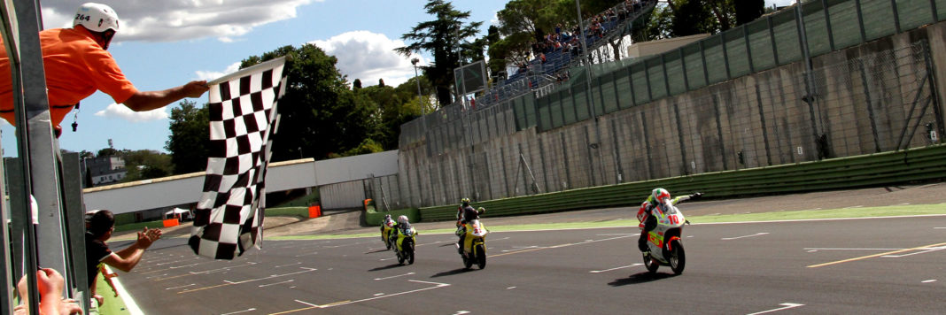 L'arrivo della Pre-MiniGP con Davide Conte vittorioso (Foto Gabriele Sabbatini)