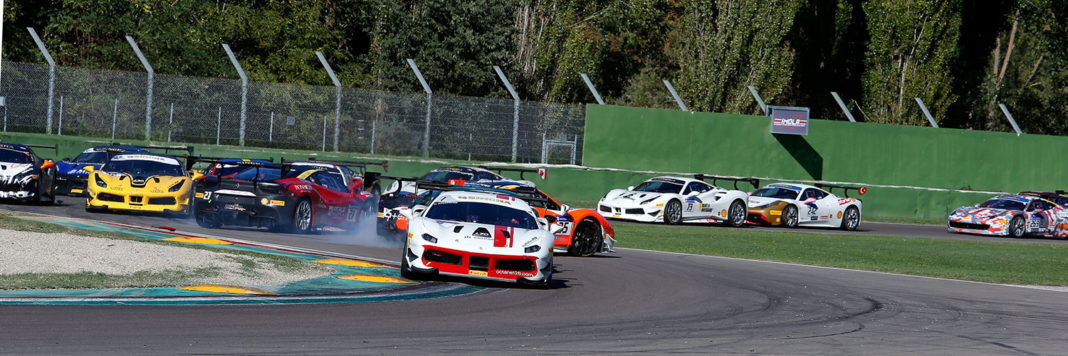 Ferrari-Challenge-Mugello-Start Fasi iniziali di gara 1 con Grossman che inizia a guadagnarsi la strada per la vittoria (Foto Antonio Perrone)