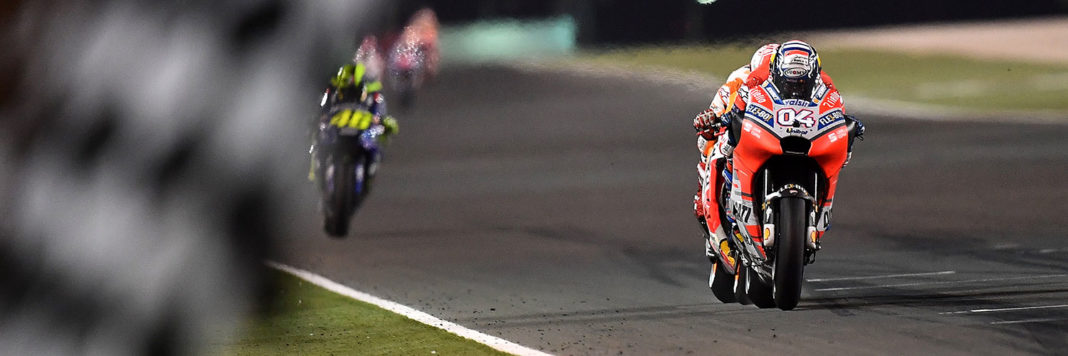 Taglia il traguardo del Qatar un vittorioso Andrea Dovizioso per un soffio su Marc Marquez