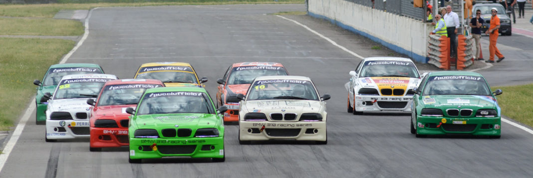 Lo start della BMW 318 Racing Series a Magione (Foto Paolo Ambrosi)