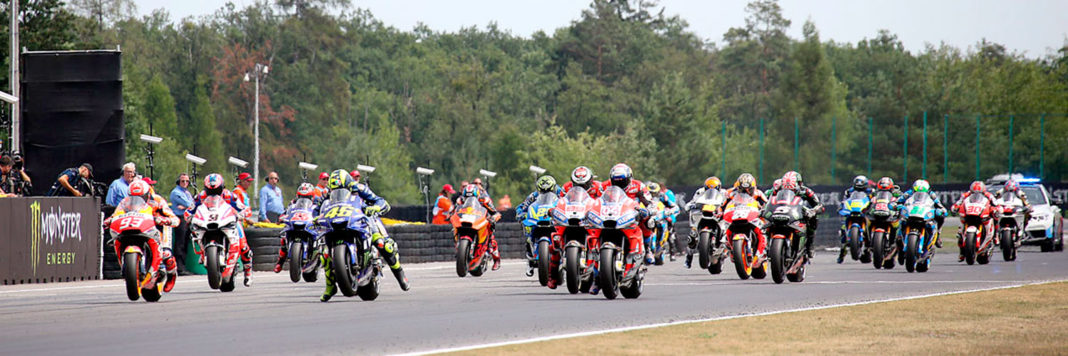 Lo start del Gran Premio Repubblica Ceca di MotoGP a Brno (Foto Claudia Cavalleri)