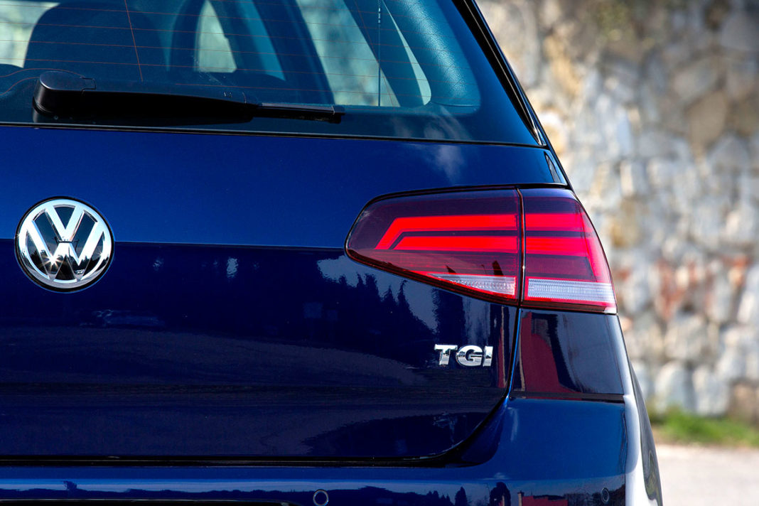 Volkswagen-Golf-TGI-Post