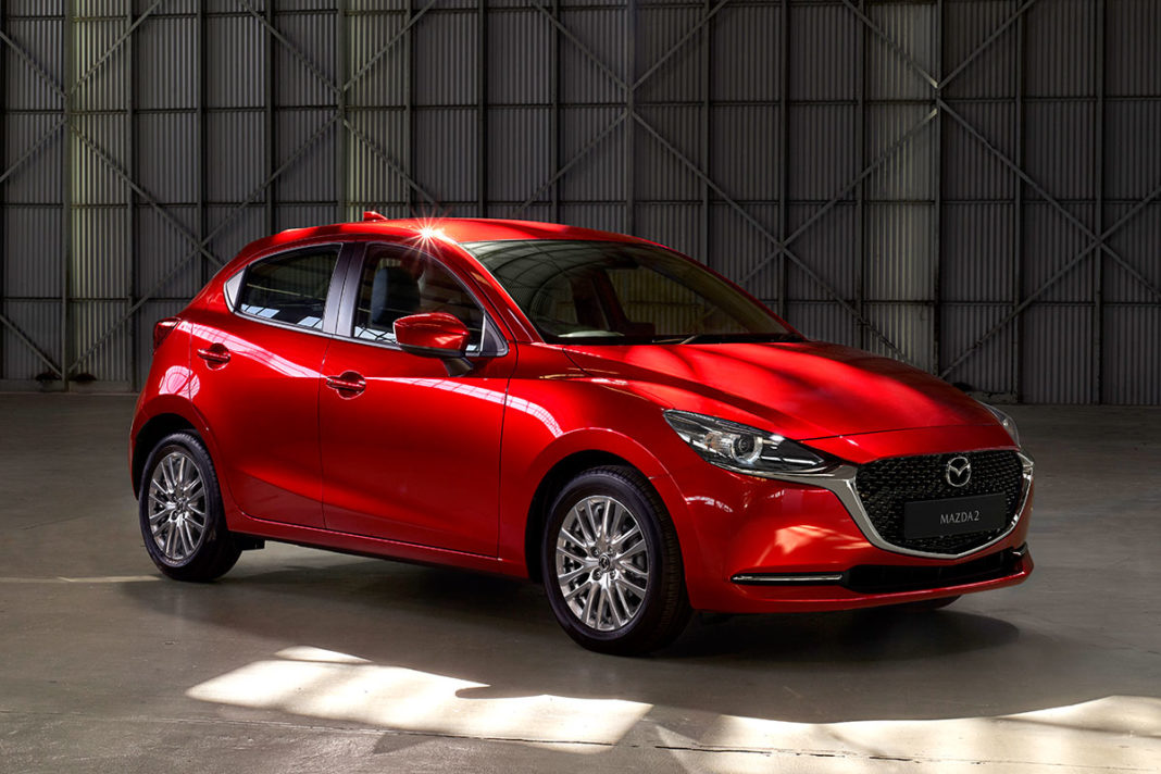 La rivisitazione estetica della nuova Mazda2 accentua il family feeling con la Mazda3 e la CX-30