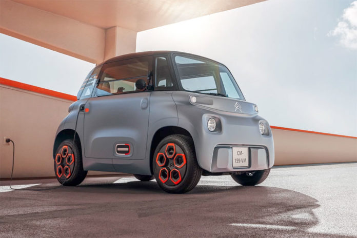 Citroen_Ami Citroen Ami si collega a una normale presa domestica da 220 V e ricarica la batteria da 5,5 kWh in appena 3 ore