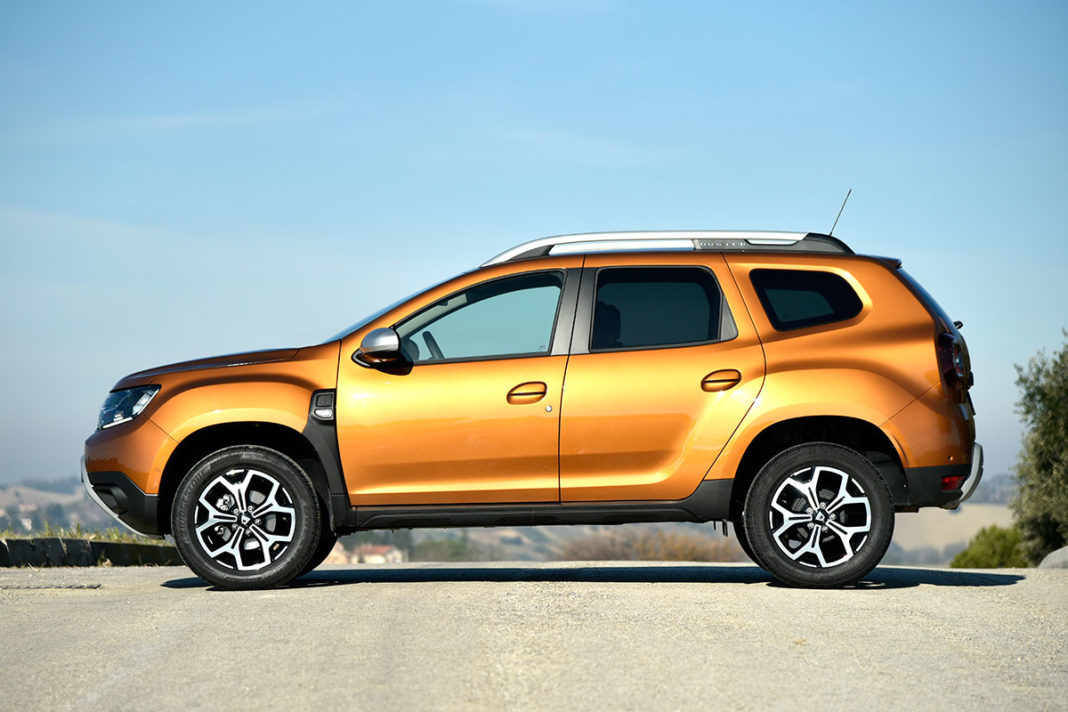 Test-drive-Dacia-Duster-Laterale Fresca di aggiornamenti estetici, Dacia Duster si conferma ai vertici della categoria in fatto di rapporto qualità-prezzo.