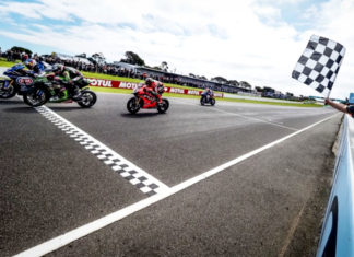 WSBK, l’avvio di Phillip Island parla ancora giapponese La gara di apertura della stagione WSBK 2020 se l'aggiudica sul filo del centesimo di secondo Toprak Razgatlioglu con la Yamaha YZF R1