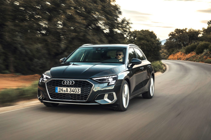 Audi-A3-Sportback-Mild-Hybrid-Frontale i proiettori della nuova Audi A3 Sportback sono a LED Audi Matrix